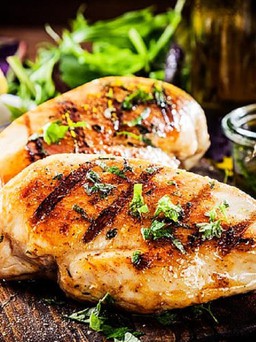 Thịt gà và cá, loại nào tốt hơn cho sức khỏe?