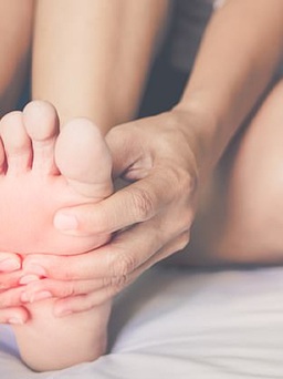 Bỗng dưng đau vòm bàn chân là dấu hiệu bệnh gì?