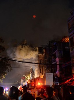 Cháy 6 căn nhà trong đêm: Nhiều người dân lo mất tài sản
