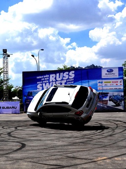 Biểu diễn ô tô mạo hiểm tại SC Vivo City