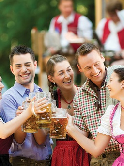 Trải nghiệm mùa hè ‘không ngủ’ cùng lễ hội bia Oktoberfest tại Munich