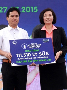 Năm 2015: Vinamilk dành 8 tỉ đồng cho Quỹ sữa Vươn cao Việt Nam