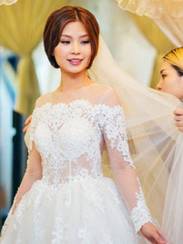 Á hậu Diễm Trang một mình đi thử váy cưới