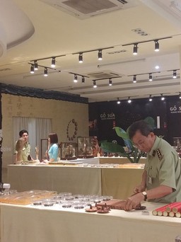 Cửa hàng ở Nha Trang xài... nhân dân tệ