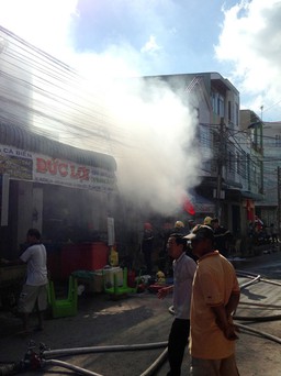 Cháy nhà trong chợ An Khánh