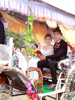 9X xứ Nghệ rước dâu bằng xe ngựa: 'Muốn vợ em ấn tượng dù tốn kém'
