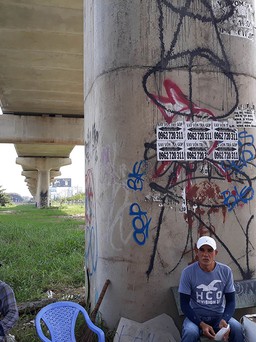 Metro TP.HCM chưa biết khi nào xong, trụ cầu đã đầy hình graffiti nguệch ngoạc