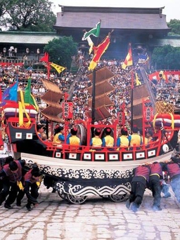 Đến Nagasaki, đắm mình trong lễ hội mùa thu đậm chất Nhật Bản