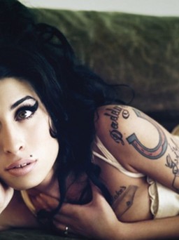 Hé lộ những ngày cuối đời đầy bi kịch của diva Amy Winehouse