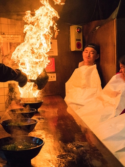 Thót tim ăn mỳ bốc cháy ở Kyoto, cố đô Nhật Bản