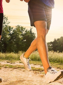Chạy bộ và nhảy dây: Môn nào giúp giảm cân tốt hơn?