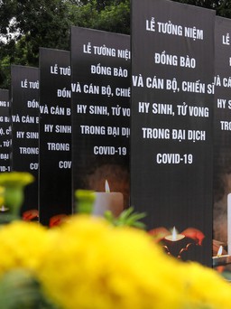 Tưởng niệm đồng bào tử vong và cán bộ,chiến sĩ hy sinh do đại dịch Covid-19: Tắt đèn, thắp nến trong phút giây tưởng niệm