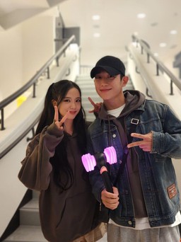 Jisoo (BlackPink) và Jung Hae In hội ngộ khiến fan 'phát sốt'