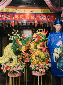 Lễ báo hỉ Việt Nam - Thụy Sĩ với dàn bưng quả toàn Tây khăn đóng áo dài