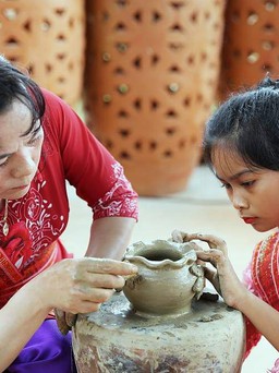 Nghệ thuật gốm Chăm được UNESCO ghi vào danh mục di sản văn hóa phi vật thể