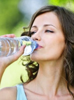 Phát hiện mới về lượng nước bạn thực sự cần uống mỗi ngày