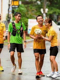 Chàng runner đội mưa chạy bộ từ Hội An ra Đà Nẵng cầu hôn bạn gái