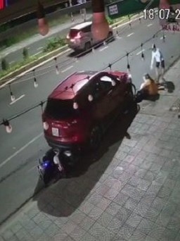 Đâm ô tô định giết vợ cũ khi bắt gặp vợ ngồi sau xe máy người khác