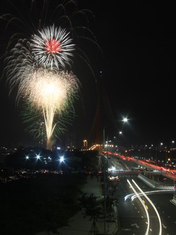 Giao thừa Tết Quý Mão 2023: Pháo hoa lại thắp sáng bầu trời Đà Nẵng