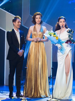 Đông Nhi, Bích Phương nhận 'cú đúp' tại 'Keeng Young Awards 2018'