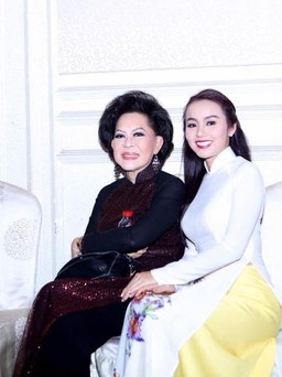 Ca sĩ Giao Linh và cháu gái Amy Lê Anh ‘tái ngộ’ trên sân khấu Paris