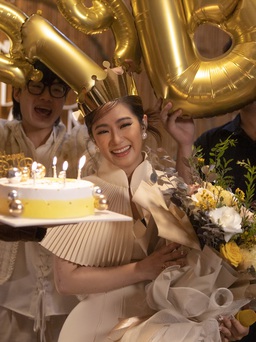 Ghi hình cho Gala nhạc Việt, Lương Bích Hữu được tổ chức sinh nhật bất ngờ