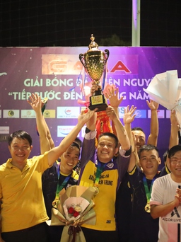 Giải bóng đá tứ hùng 'Tiếp bước đến trường' cho học sinh nghèo xứ Huế