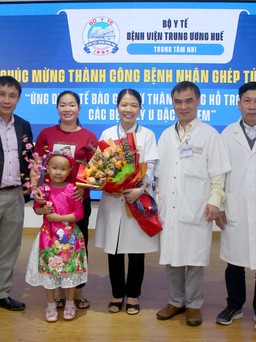 Thừa Thiên-Huế: Bé gái kịp ra viện đón tết sau ca ghép tế bào gốc phức tạp