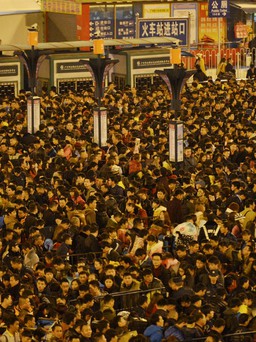 Hàng trăm ngàn người Trung Quốc kẹt cứng ở ga Quảng Châu