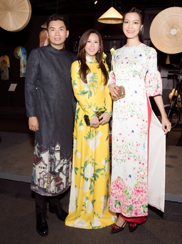 Hoa hậu Thu Hoài đọ sắc cùng Hoa hậu Thùy Dung ở Lễ hội áo dài