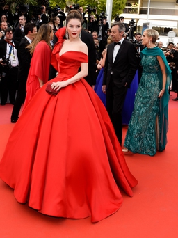 Lý Nhã Kỳ diện váy Lọ Lem trên thảm đỏ Cannes 2018