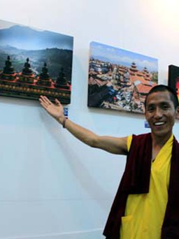 Nhà sư Nepal trong triển lãm ảnh tại Việt Nam: 'Tôi như trở về nhà mình'