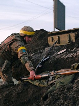 Đức phá lệ, tuyên bố sẽ gửi vũ khí sát thương cho Ukraine