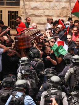 Quốc tế lên án cảnh sát Israel xô xát với người đưa tang phóng viên Palestine