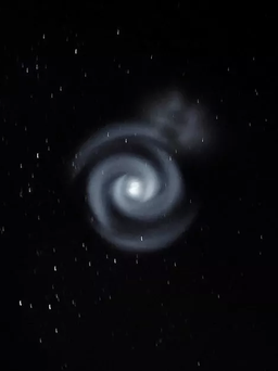 Giải mã vòng xoắn ốc kỳ bí trên bầu trời New Zealand