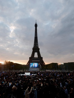 Báo cáo mật tiết lộ tháp Eiffel rỉ sét nặng, cần sửa chữa toàn bộ?