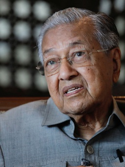 Lần đầu mất ghế quốc hội sau 53 năm, sự nghiệp của 'huyền thoại' Mahathir có chấm dứt?