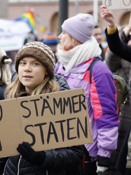 Greta Thunberg cùng 600 thanh niên kiện chính phủ Thụy Điển