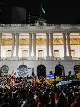 Ông Bolsonaro nhập viện ở Mỹ, 1.000 người ủng hộ bị bắt