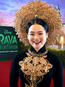 Kelly Marie Trần diện áo dài trong lễ công chiếu 'Raya và rồng thần cuối cùng'