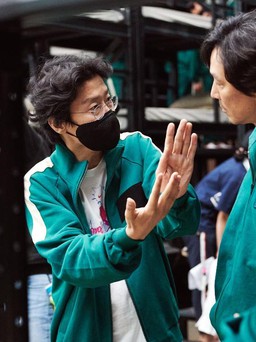 Đạo diễn ‘Trò chơi con mực’ từng phá sản, phải sống 'bám' mẹ