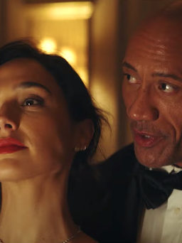 Gal Gadot hạ đo ván The Rock trong trailer ‘Red notice’