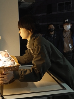Phim ‘Broker’ và chuyện có thật về ‘hộp em bé’ ở Hàn Quốc