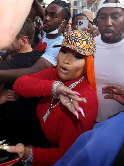Rapper Nicki Minaj gây náo loạn đường phố London