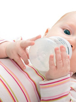 Trẻ uống quá nhiều sữa có nguy cơ bị béo phì, tiểu đường
