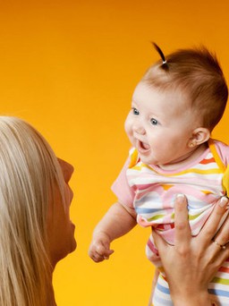 Trẻ từ 7 tháng tuổi có thể đoán được hành động của người lớn