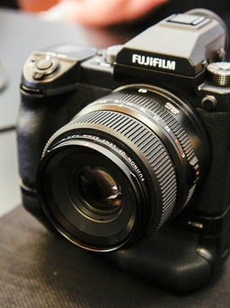 Fujifilm trình làng máy ảnh GFX 50S dùng cảm biến Medium Format