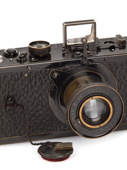 Máy ảnh Leica cổ nhất thế giới giá 2,96 triệu USD