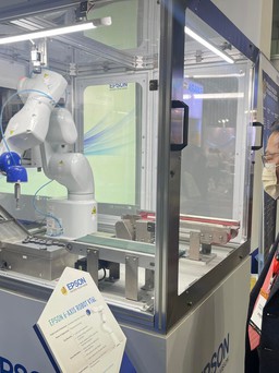 Epson trình diễn robot công nghiệp tại METALEX 2022