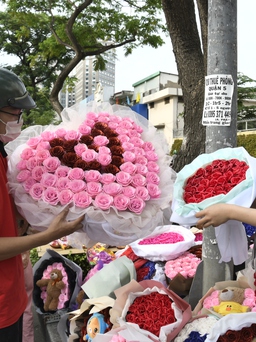 Lễ tình nhân 14.2: Không tặng quà cho nhau là không yêu thương thật lòng?